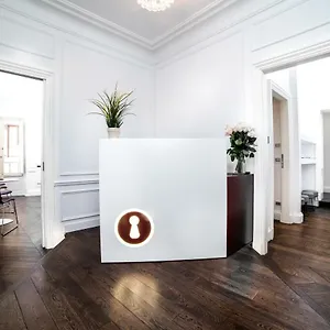 3* Konukevi Youroom Carrozze
